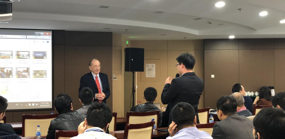 TPA professor exchanges ideas with China industry practitioners in CNOOC.